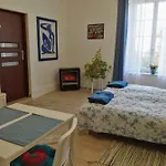 La Garde D'hotes *