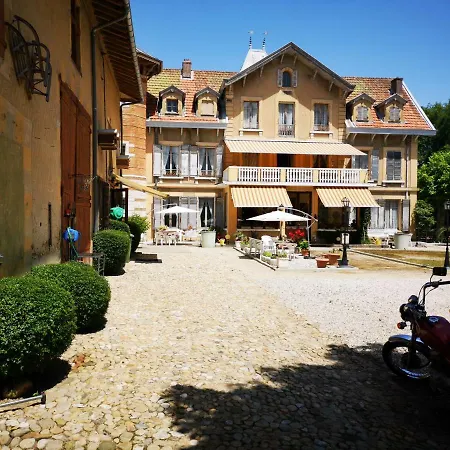 La Garde D'hotes Проживание в семье *