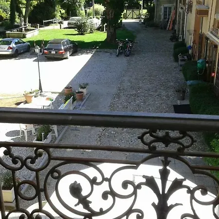 Проживание в семье La Garde D'hotes Charancieu