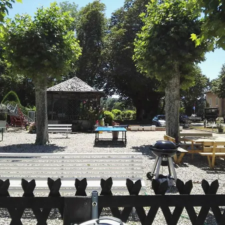 Проживание в семье La Garde D'hotes *